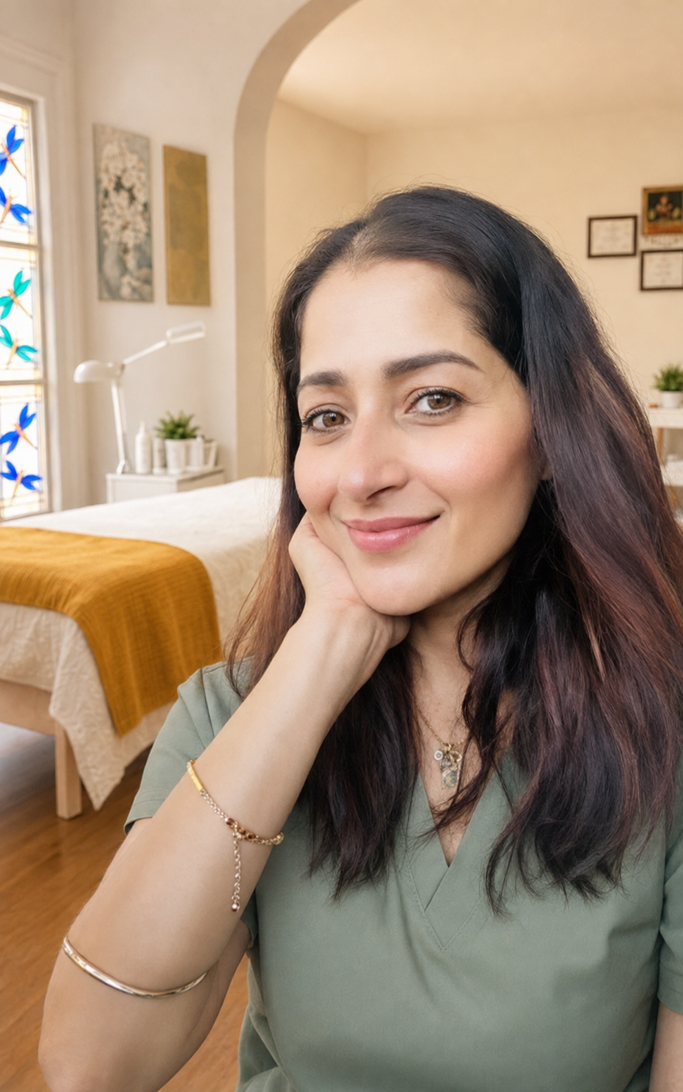 Rashmi Bhandari – Founder & Licensed Aesthetician at Shrii Aesthetics
